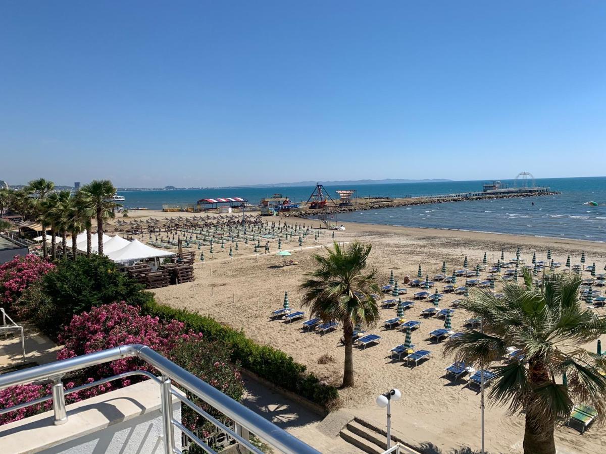 Wave Beachfront Apartments Дуррес Екстер'єр фото