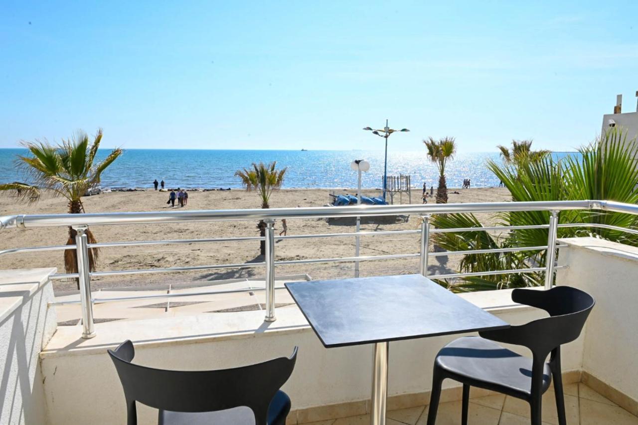 Wave Beachfront Apartments Дуррес Екстер'єр фото