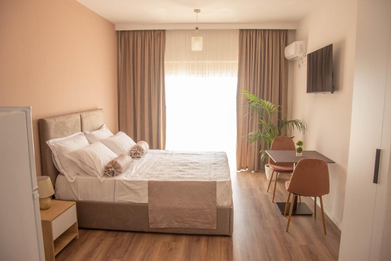 Wave Beachfront Apartments Дуррес Екстер'єр фото