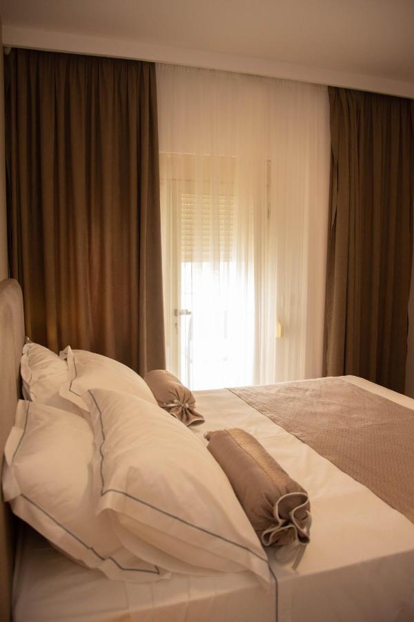 Wave Beachfront Apartments Дуррес Екстер'єр фото