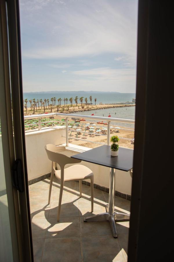 Wave Beachfront Apartments Дуррес Екстер'єр фото