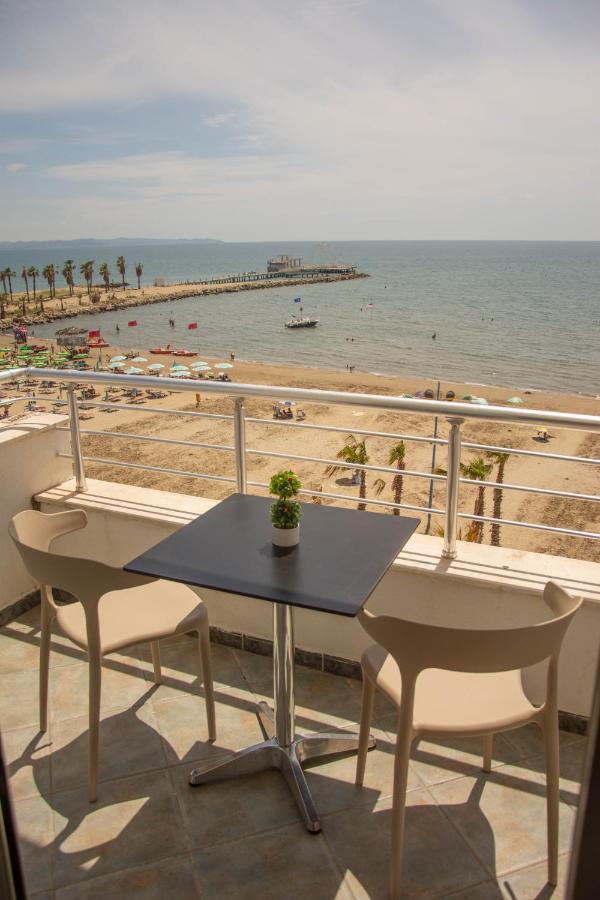 Wave Beachfront Apartments Дуррес Екстер'єр фото