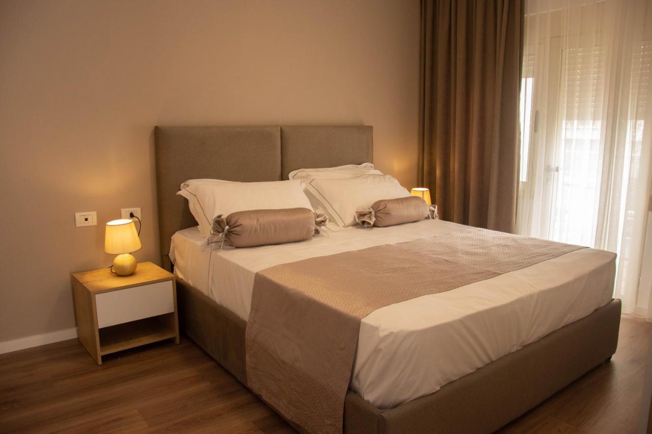 Wave Beachfront Apartments Дуррес Екстер'єр фото