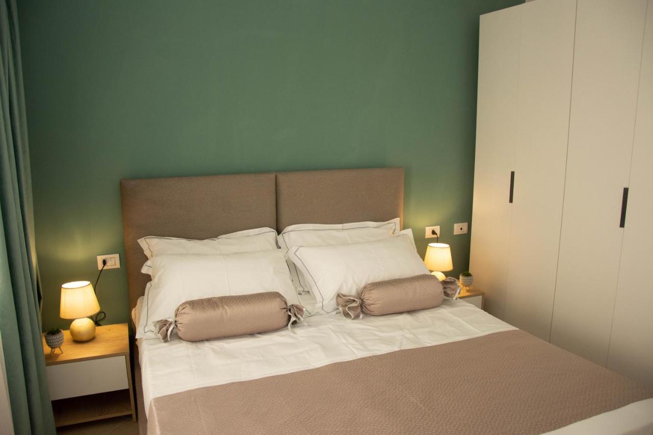 Wave Beachfront Apartments Дуррес Екстер'єр фото