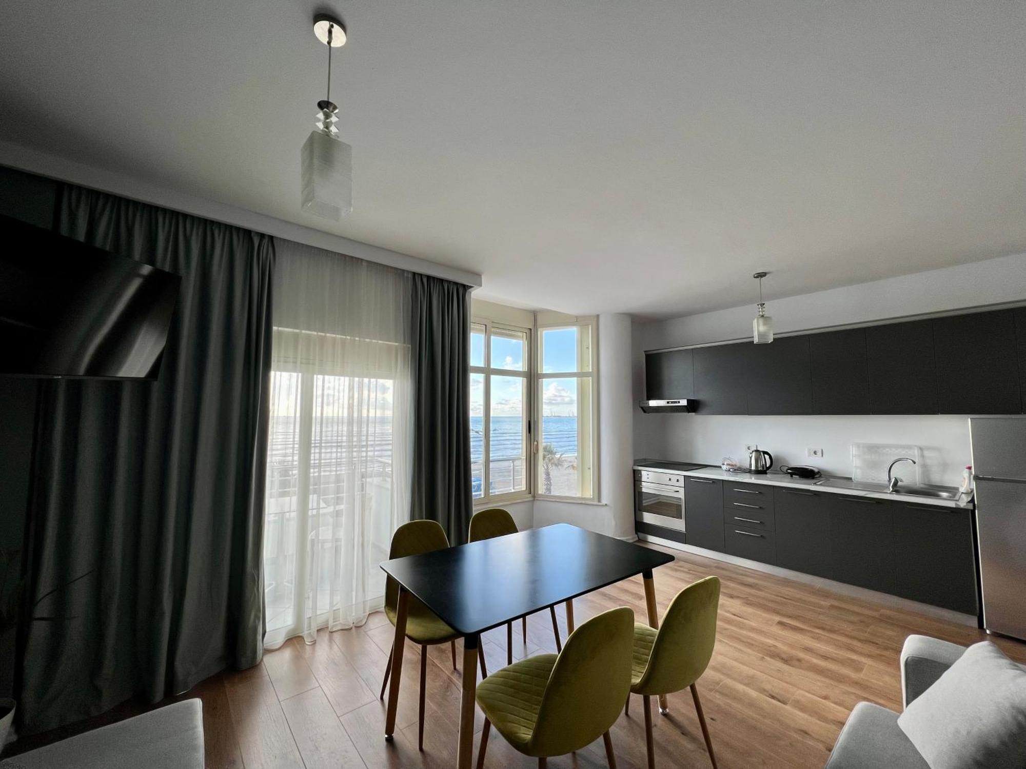 Wave Beachfront Apartments Дуррес Екстер'єр фото