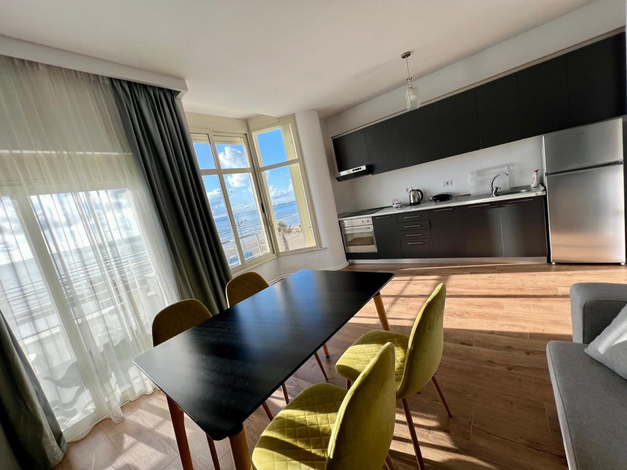 Wave Beachfront Apartments Дуррес Екстер'єр фото