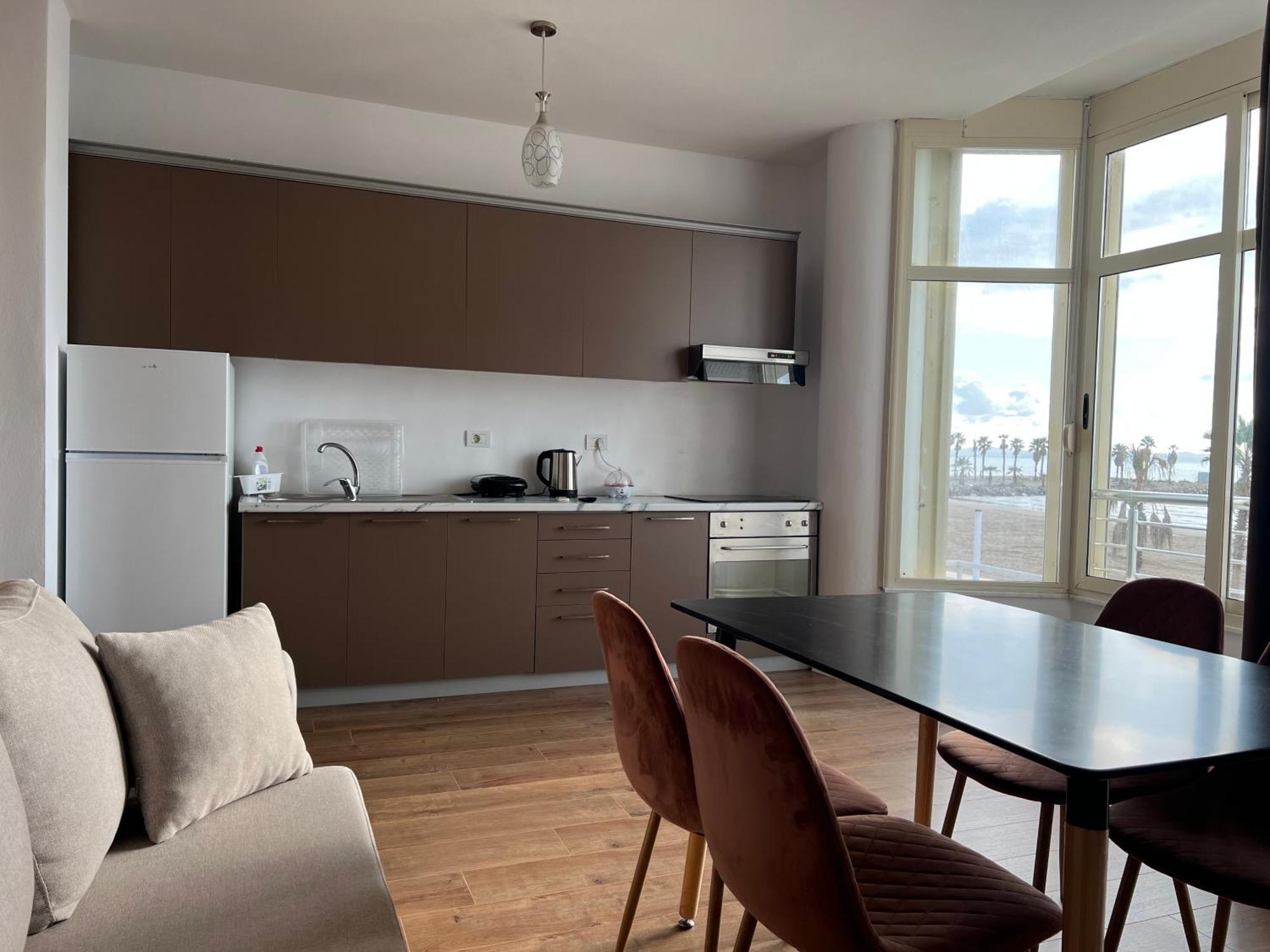 Wave Beachfront Apartments Дуррес Екстер'єр фото