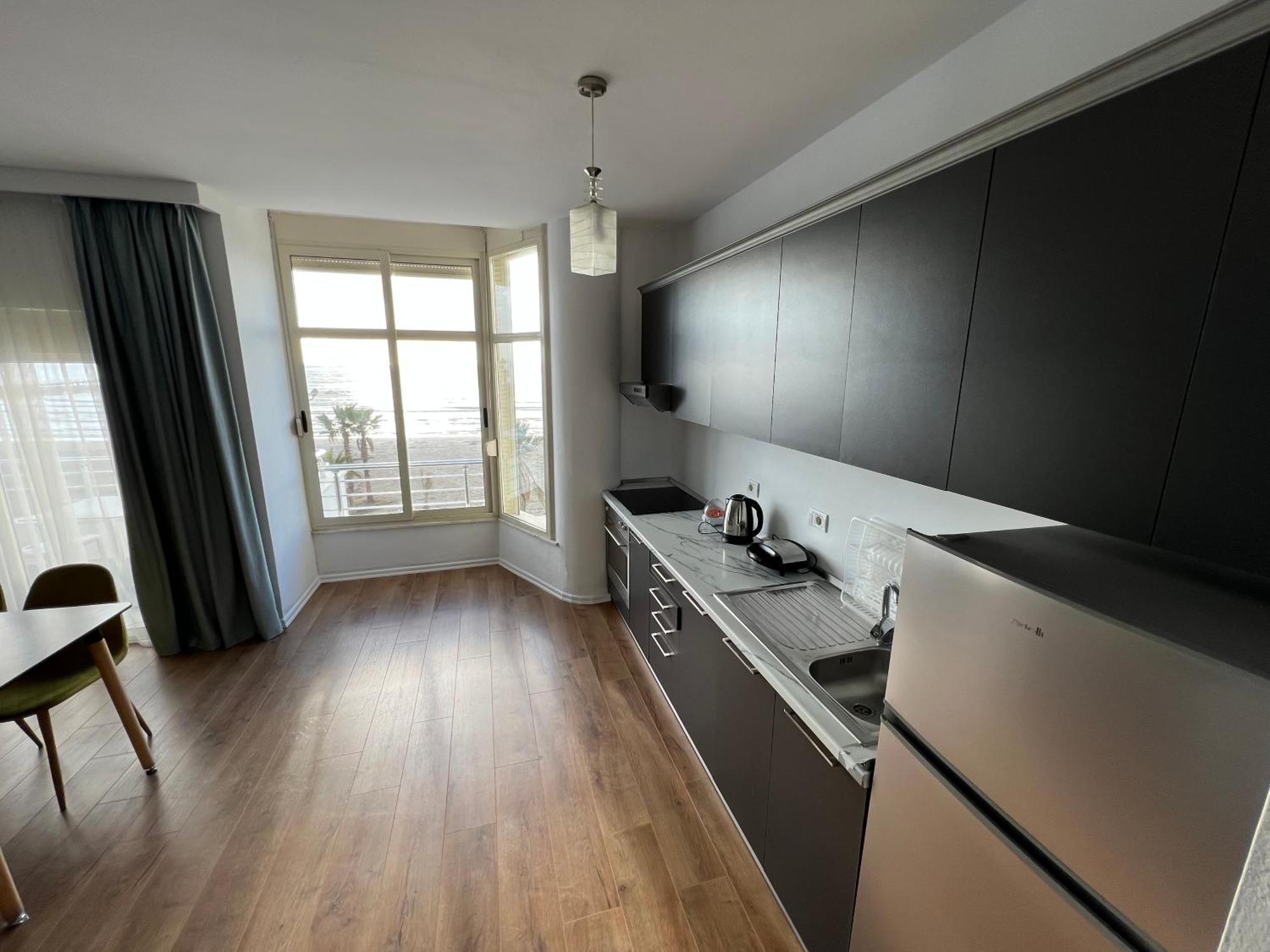 Wave Beachfront Apartments Дуррес Екстер'єр фото