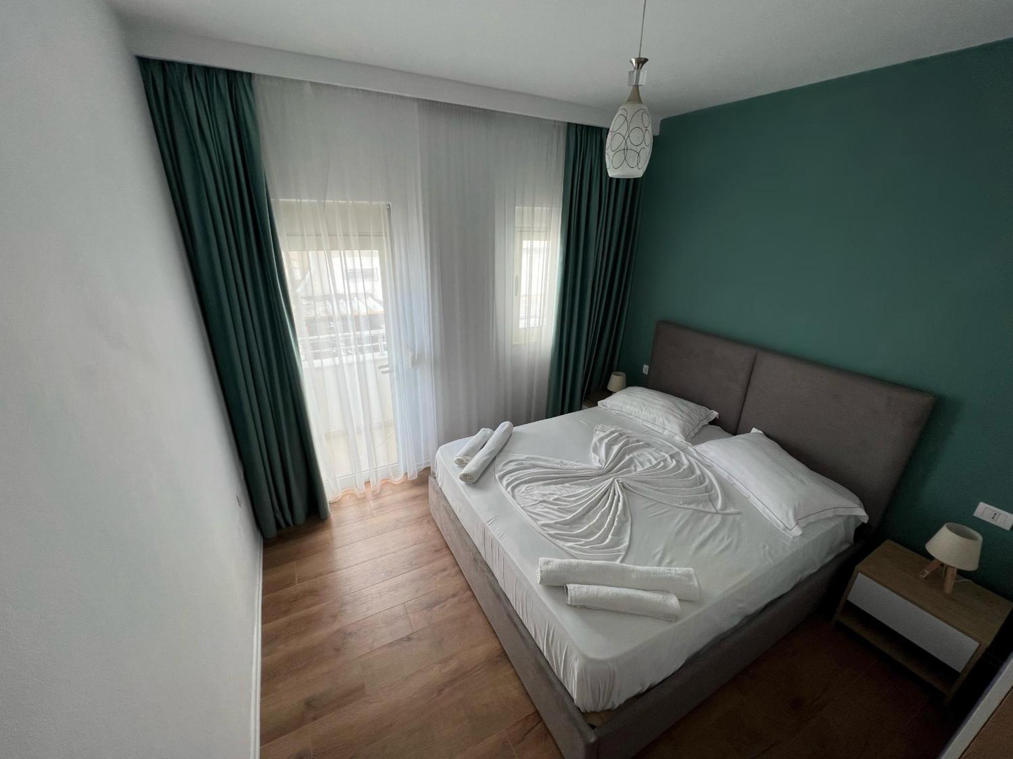 Wave Beachfront Apartments Дуррес Екстер'єр фото