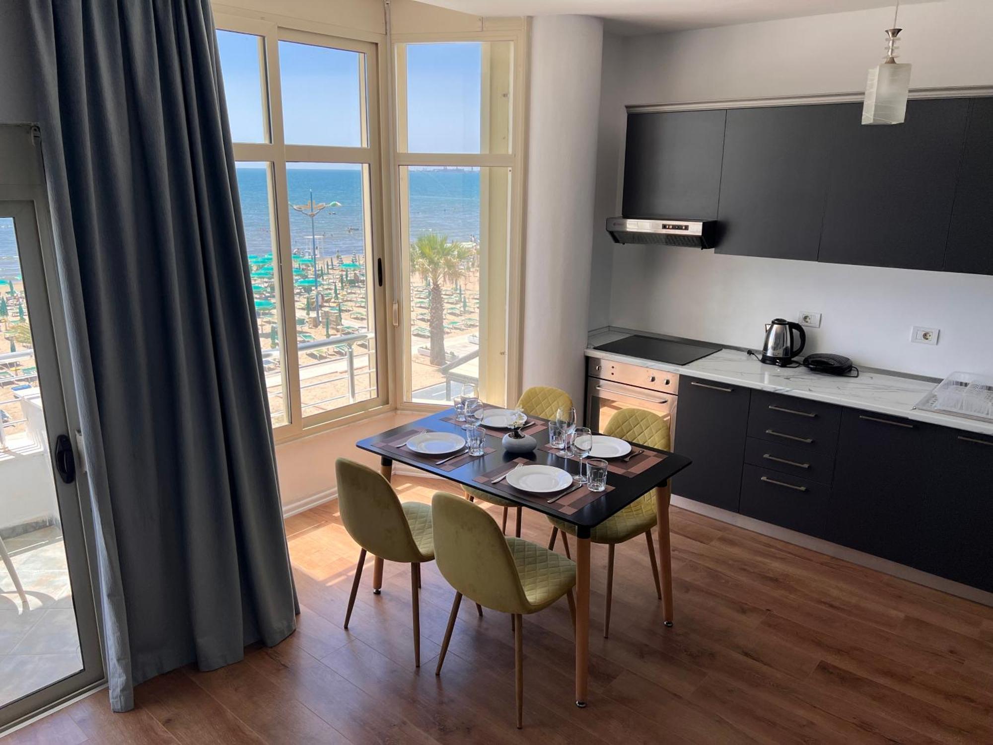 Wave Beachfront Apartments Дуррес Екстер'єр фото
