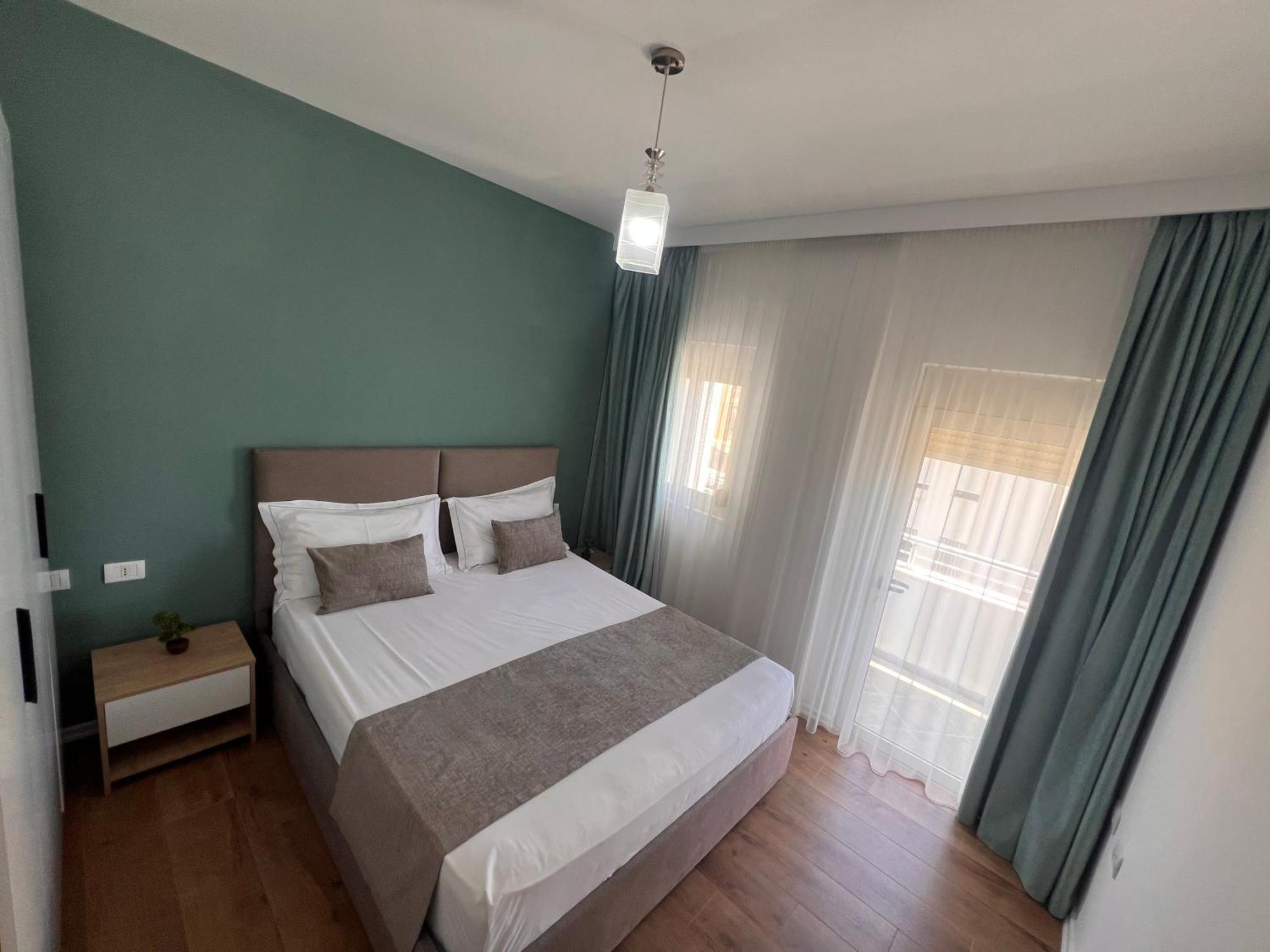 Wave Beachfront Apartments Дуррес Екстер'єр фото