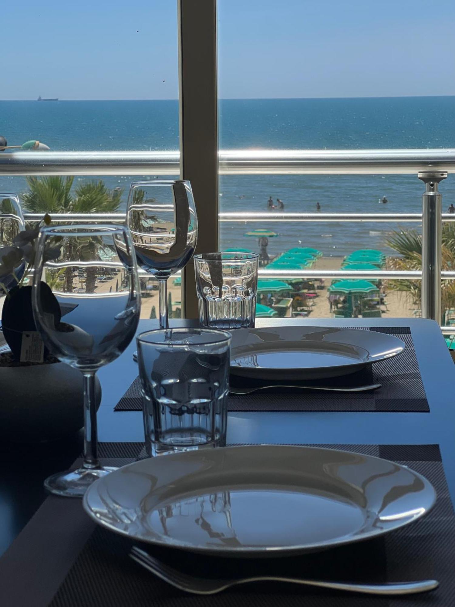 Wave Beachfront Apartments Дуррес Екстер'єр фото