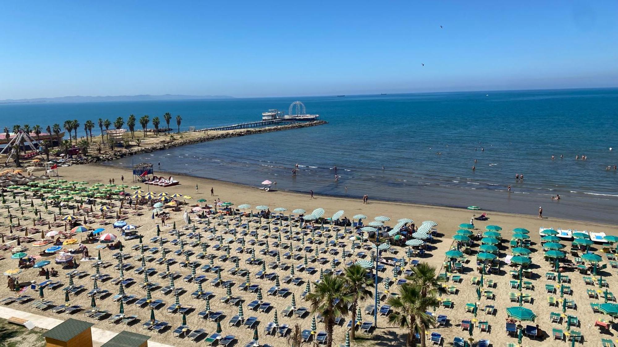 Wave Beachfront Apartments Дуррес Екстер'єр фото